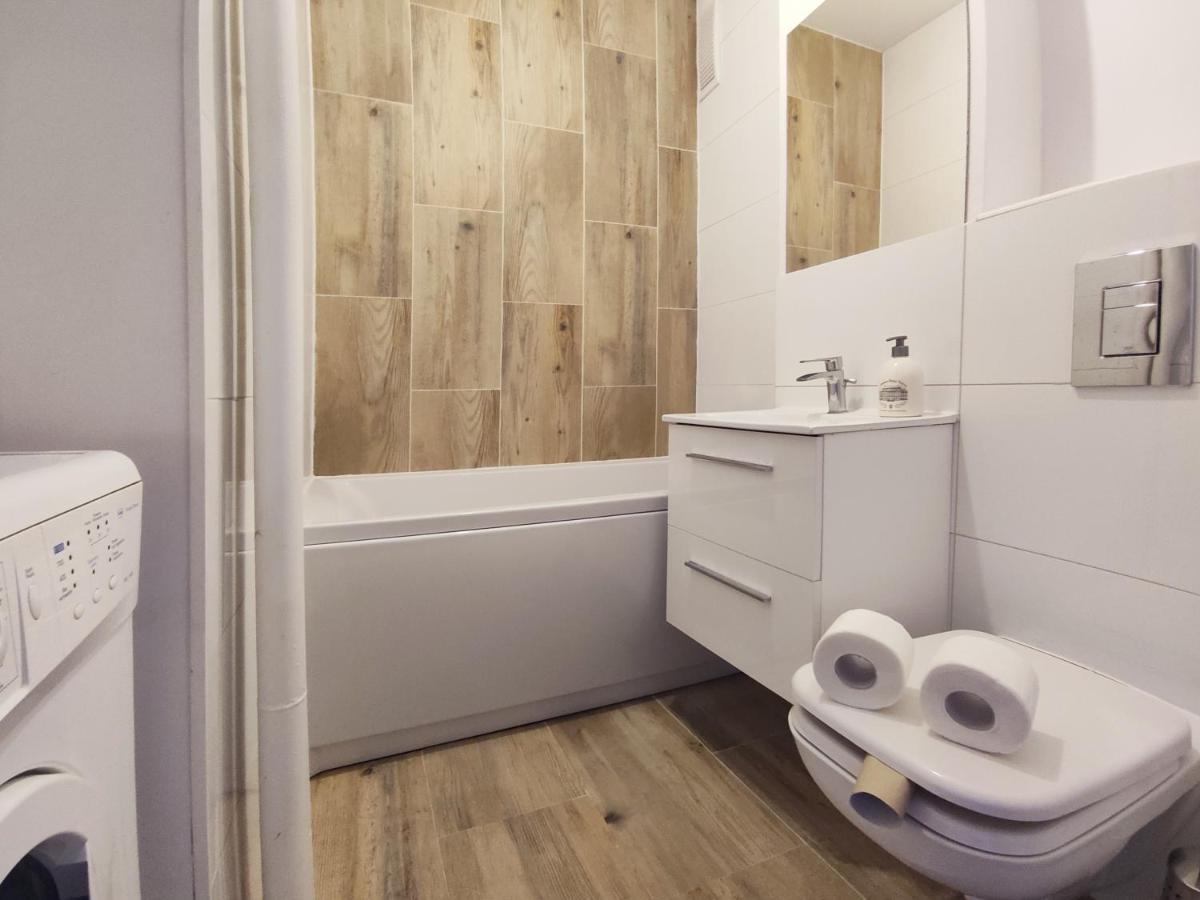 Apartament Rondo Onz ワルシャワ エクステリア 写真